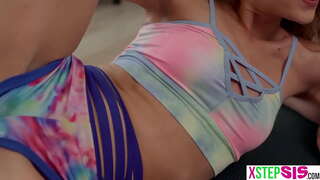 Eta paŝo fratino kaj ŝia streĉa amiko havis stepbro akiri neatenditan boner por ili