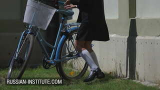 The young oileanach a tha ag iarraidh barrachd de a luchd-teagaisg