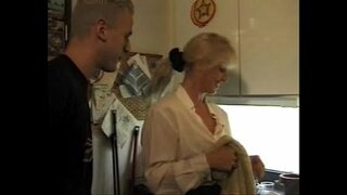 An mháthair a mhac agus a chara