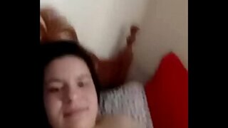 Jerking ekstere la pussy en la mateno
