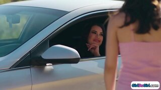 Tri súper varma kolegio knabinoj fari ekstere sur la lito.Du el ili suĉi sur ilia redhead amikoj firmao paruoj antaŭ unu formangxas siajn 19yo gfs pussy dum facesitting la redhead.La adoleskanto knabino manĝas pussy kaj tiam ili froti ĉiun aliaj pussy ĝis ili cum